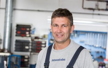 Niels - Daglig leder og mekaniker hos AutoCentralen